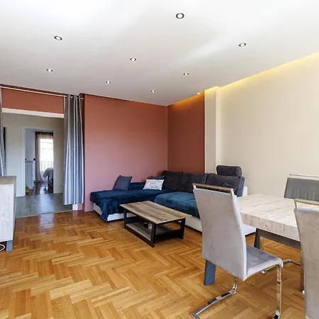 Apartman Spacieux T3 Avec Balcon Confort Et Convivialite *